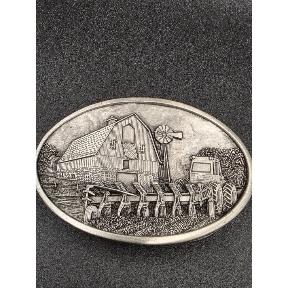 VTG Belt Buckle BARN 1984 Bergamot Brass Works Pewter Farming T 149‎ USA Farmer